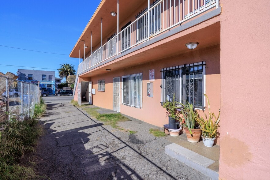 4610 Compton Ave, Los Angeles, CA à vendre - Photo du bâtiment - Image 3 de 10