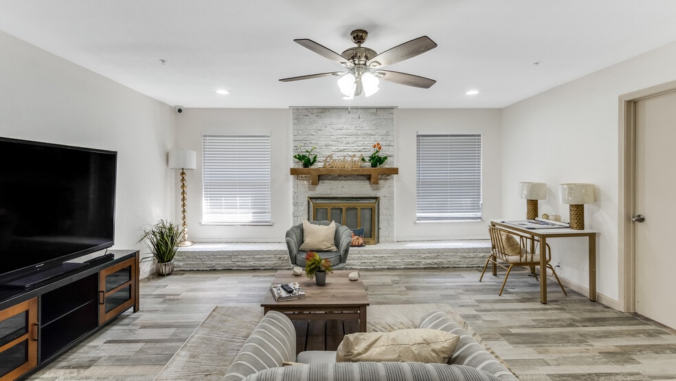 5807 Old Lodge Dr, Houston, TX for sale - Building Photo - Image 3 of 45