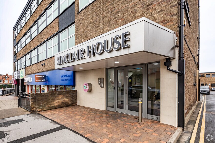 11 Station Rd, Cheadle à louer - Photo du bâtiment - Image 2 de 4