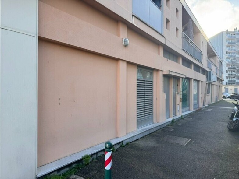 Office in Sainte-Foy-lès-Lyon for lease - Building Photo - Image 2 of 10