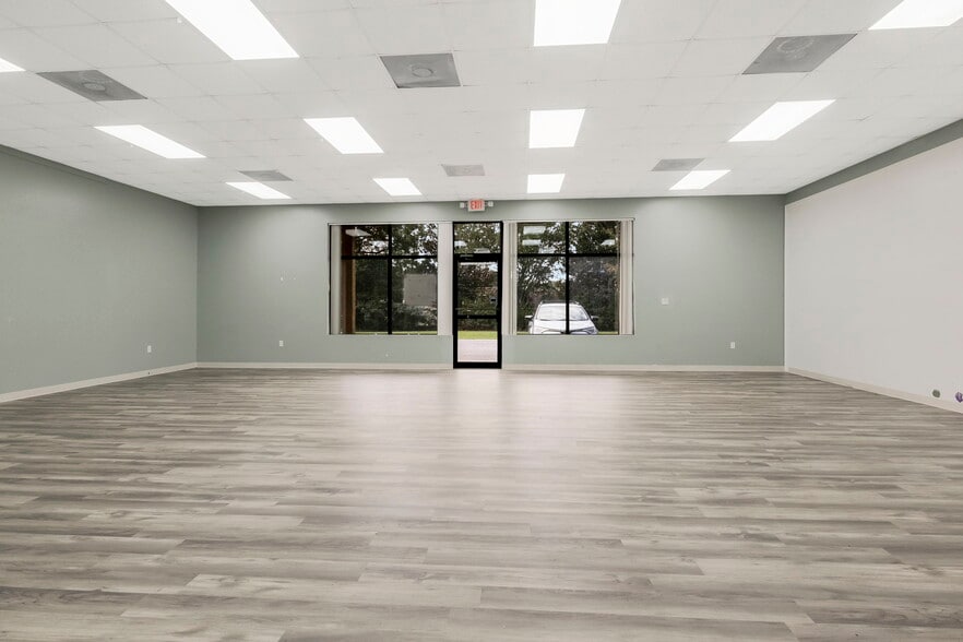 7000 Pine Forest Rd, Pensacola, FL for lease - Building Photo - Image 2 of 11
