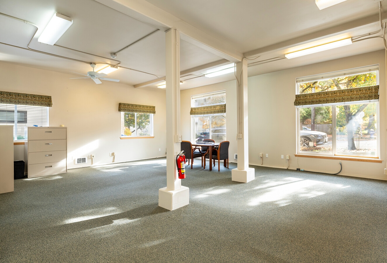 3408 NE 65th St, Seattle, WA 98115 - Unité B -  - Photo intérieure - Image 1 of 17