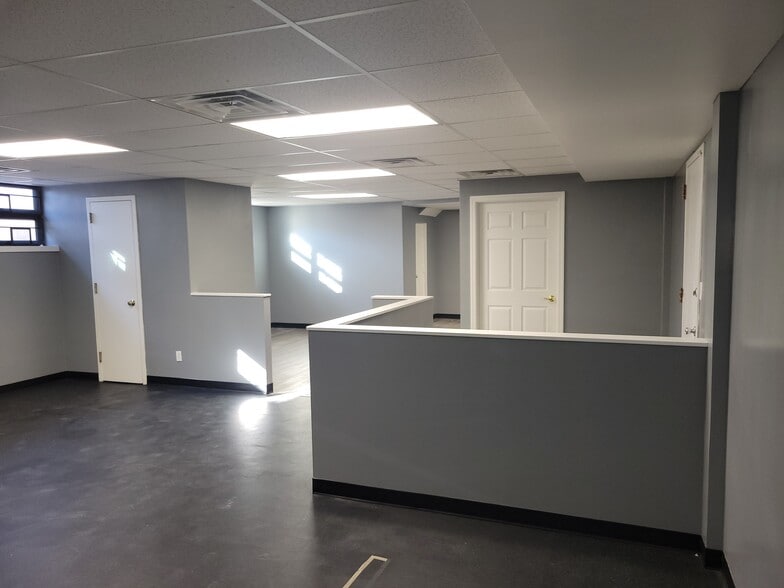 160 Commack Rd, Commack, NY for lease - Building Photo - Image 3 of 31