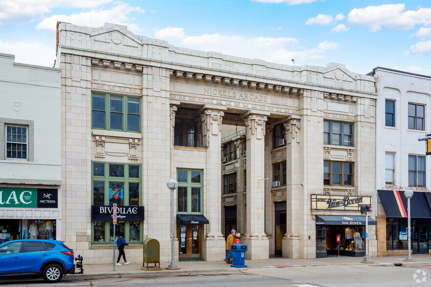 326-330 S State St, Ann Arbor, MI à louer - Photo du bâtiment - Image 2 de 3