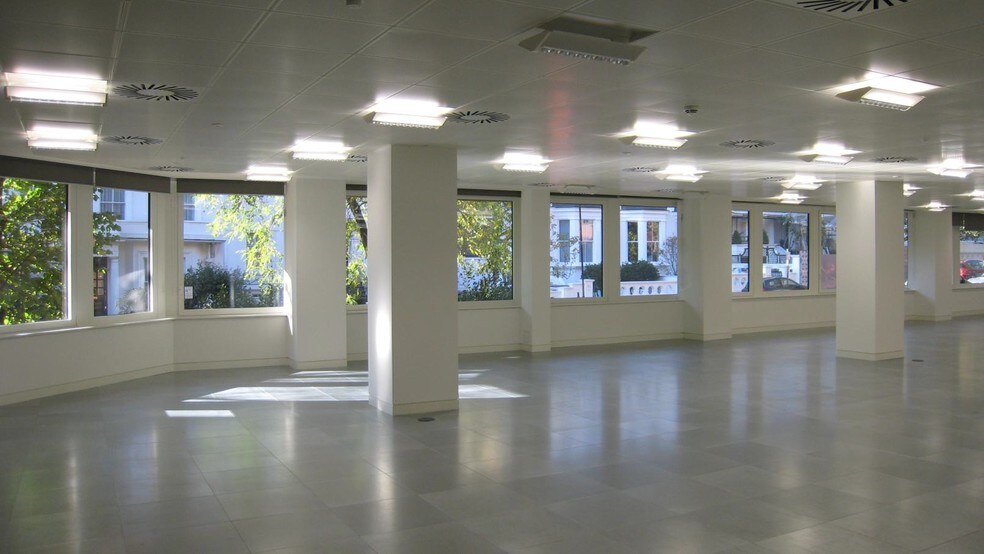 51 Holland St, London for lease - Interior Photo - Image 2 of 6