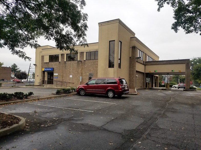 405 Rochelle Ave, Rochelle Park, NJ à louer - Photo du bâtiment - Image 3 de 4