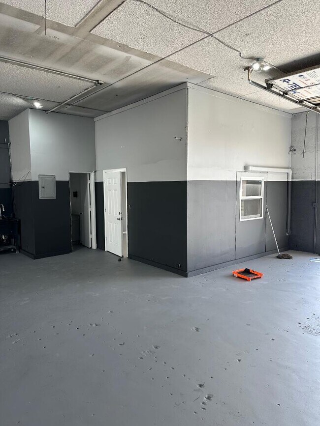 Plus de détails pour 111 NW 15th Pl, Pompano Beach, FL - Local d'activités à louer