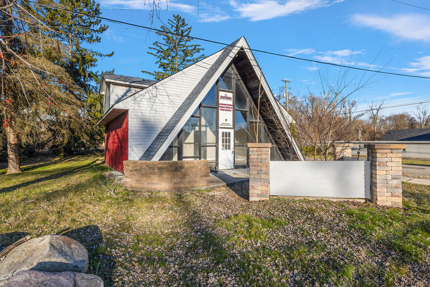 53409 Van Dyke Ave, Utica, MI à louer - Photo du bâtiment - Image 1 de 2