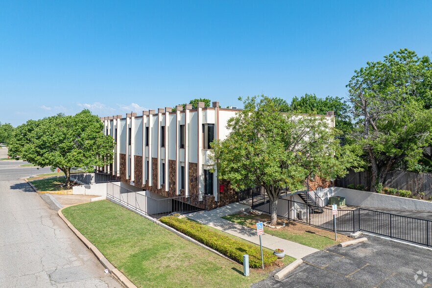 4500 N Classen Blvd, Oklahoma City, OK à louer - Photo du bâtiment - Image 3 de 4