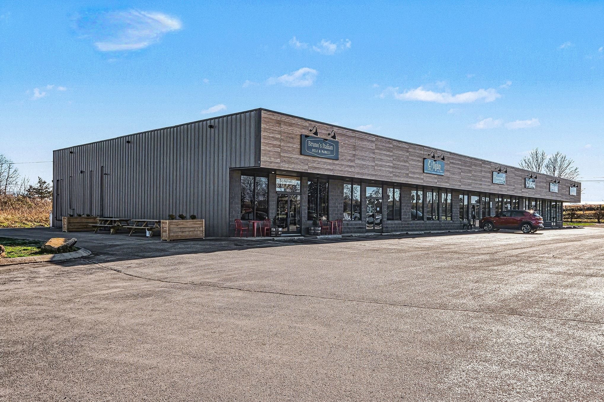 2504 Hospitality Ln, Columbia, TN for lease Primary Photo- Image 1 of 15