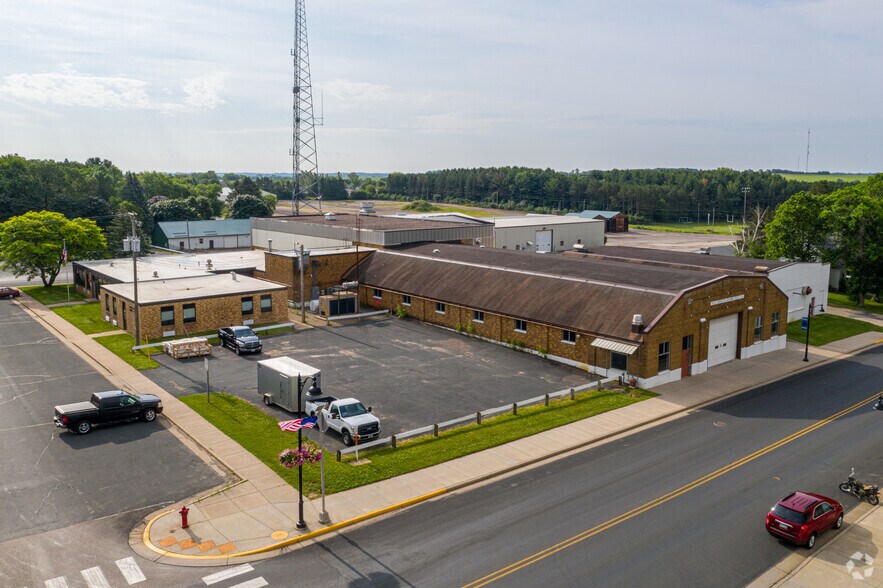 920 3rd St, Hammond, WI à louer - Photo du bâtiment - Image 2 de 32