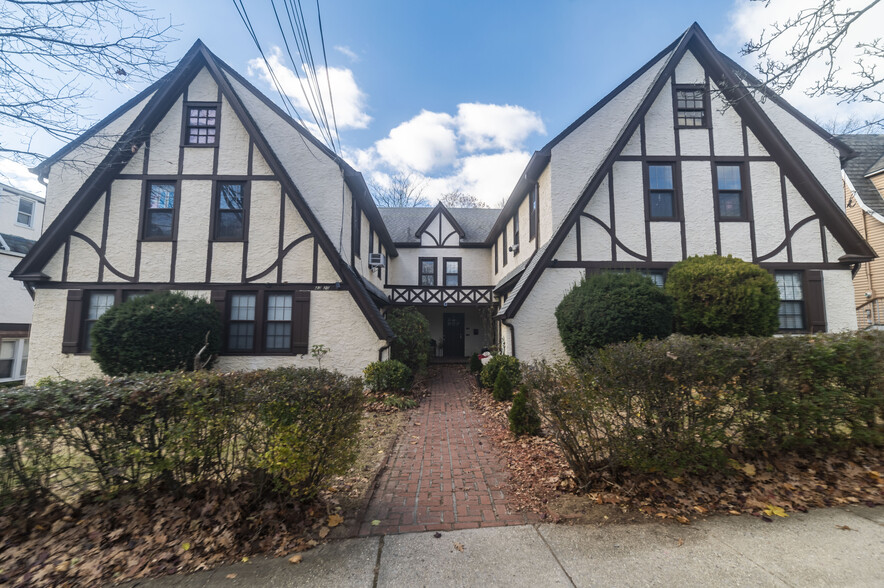 4320 Hamilton Pl, Flushing, NY for sale - Primary Photo - Image 1 of 15