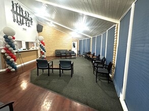 1230 E Arrow Hwy, Upland, CA à louer Photo intérieure- Image 2 de 19