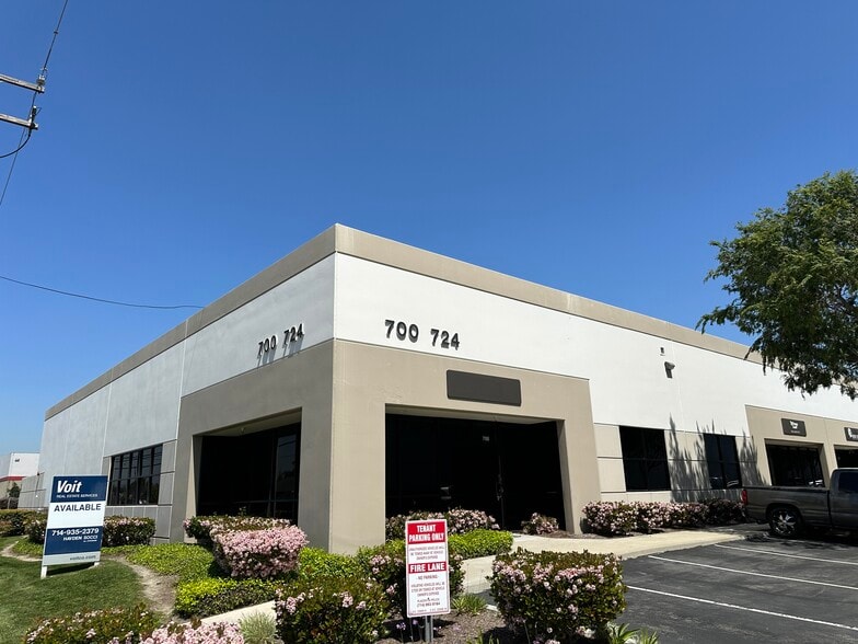700-724 S Richfield Rd, Placentia, CA for lease - Building Photo - Image 1 of 1