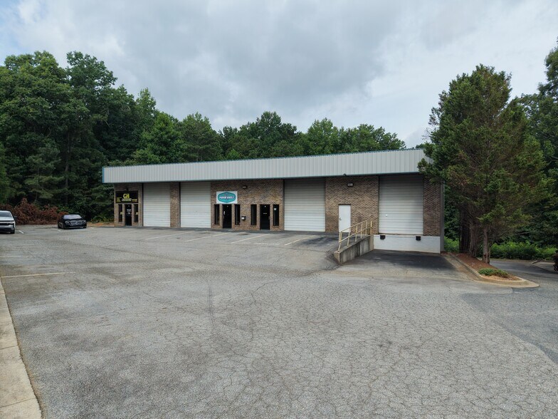 1046 Parkway Ct, Buford, GA for lease - Building Photo - Image 1 of 9