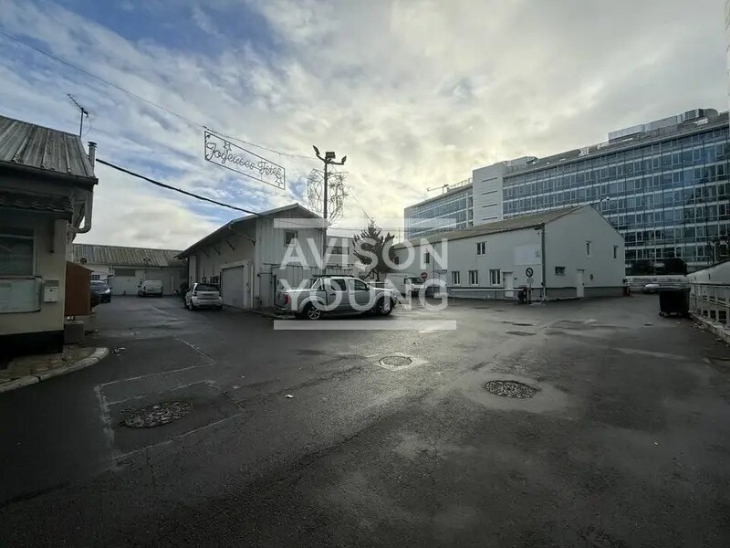 Flex in Saint-Denis for lease Building Photo- Image 1 of 3