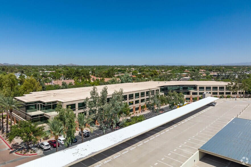 8601 N Scottsdale Rd, Scottsdale, AZ à louer - Photo du bâtiment - Image 3 de 8