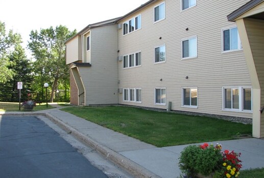 100 N Van Buren Ave, Eveleth, MN à vendre - Photo du bâtiment - Image 2 de 13