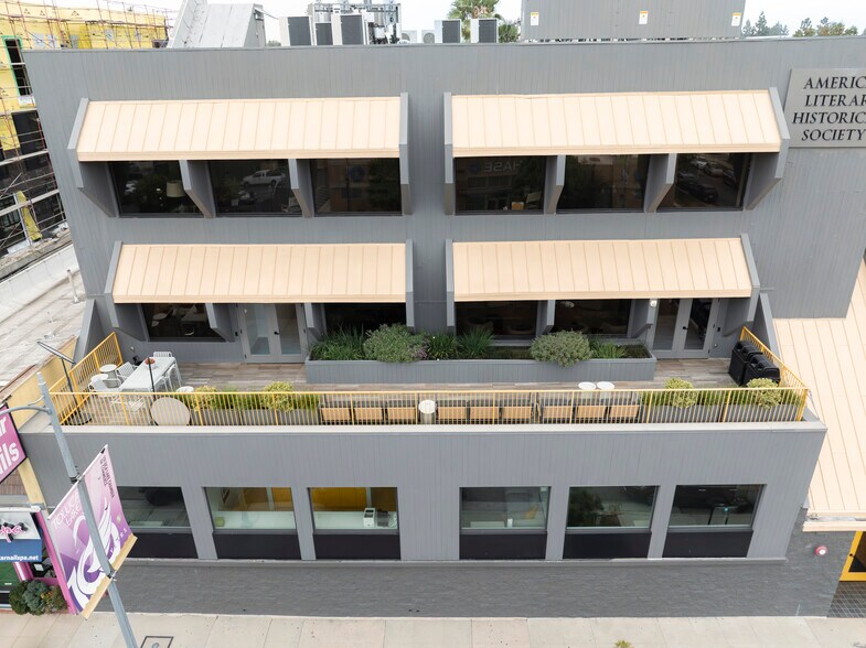 10045 Riverside Dr, Toluca Lake, CA à louer - Photo du bâtiment - Image 2 de 10