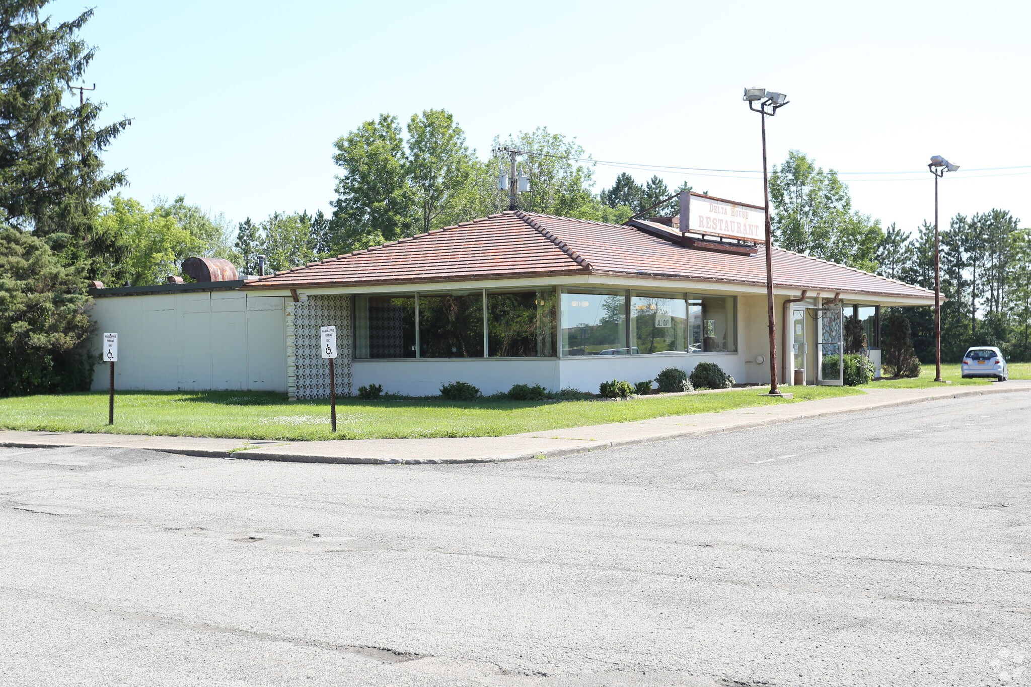 2550 Buffalo Rd, Gates, NY à vendre Photo du bâtiment- Image 1 de 7