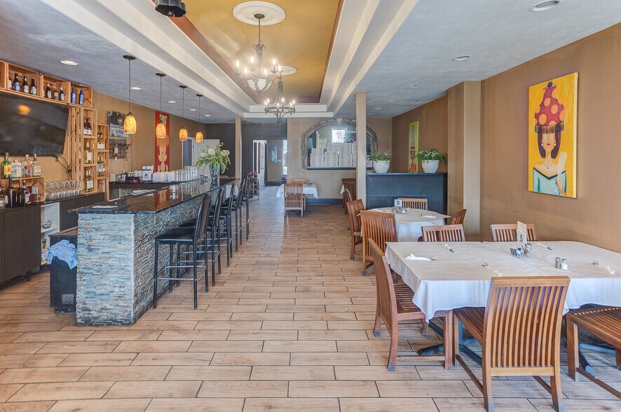 121 E Union Ave, Litchfield, IL à vendre - Photo du bâtiment - Image 3 de 36