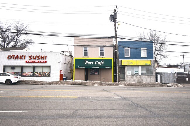 Plus de détails pour 2132 Jericho Tpke, Garden City Park, NY - Commerce de détail à louer