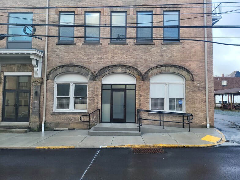 607 Miller Ave, Clairton, PA à louer - Photo du bâtiment - Image 3 de 6