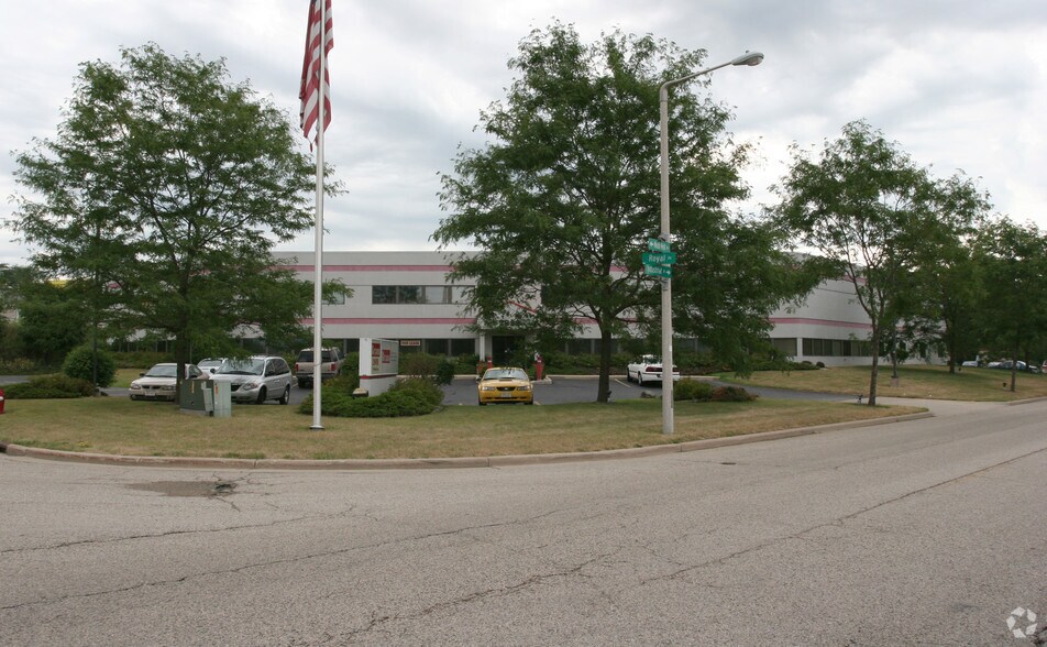 2829 Royal Ave, Madison, WI for lease - Building Photo - Image 1 of 6