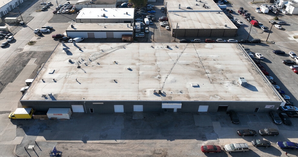 11649 Chairman Dr, Dallas, TX for lease - Building Photo - Image 2 of 3
