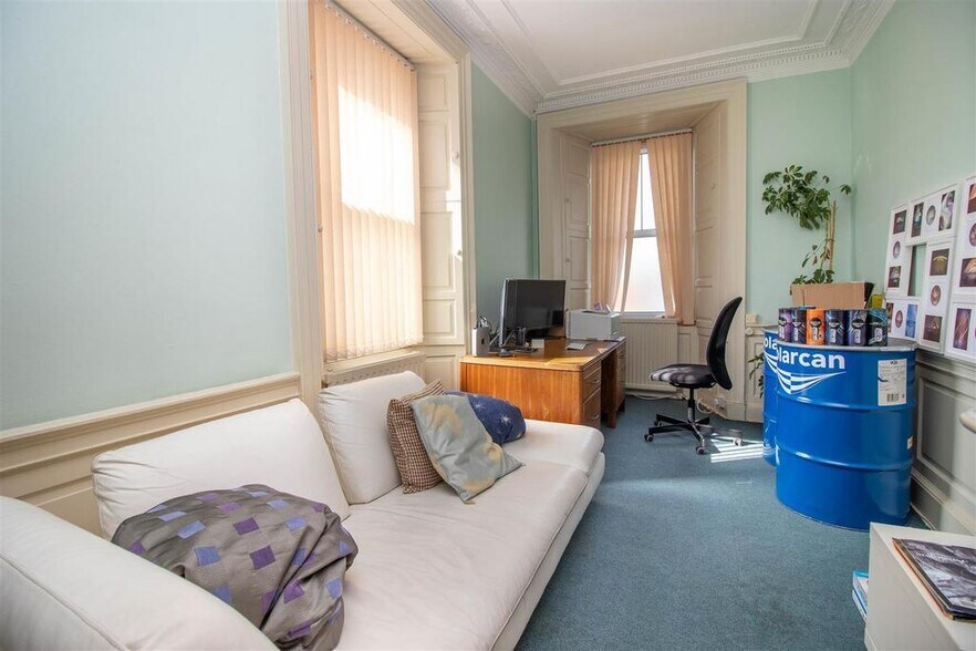 22 Buccleuch St, Hawick à vendre - Photo du bâtiment - Image 3 de 25