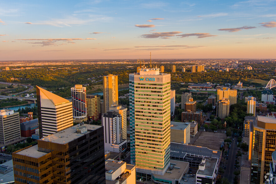 10303 Jasper Ave NW, Edmonton, AB à louer - Aérien - Image 2 de 6