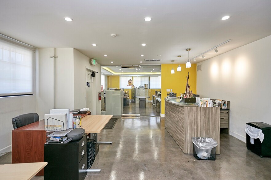 101 N Virgil Ave, Los Angeles, CA à vendre - Photo du bâtiment - Image 2 de 12