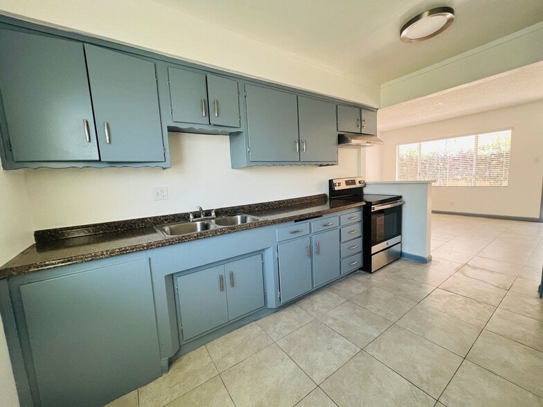 1775 Locust Ave, Long Beach, CA for sale - Building Photo - Image 3 of 13