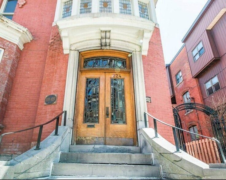 224 Cooper St, Ottawa, ON for sale - Primary Photo - Image 1 of 1