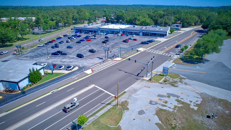 650-698 S Broad St, Brooksville, FL à louer - Photo du bâtiment - Image 2 de 15
