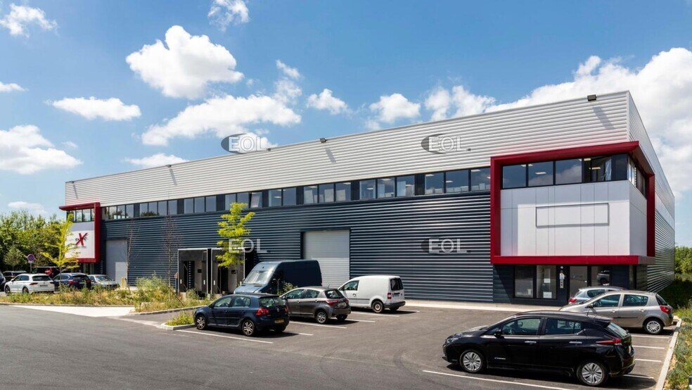 Flex in Chanteloup-en-Brie for lease - Building Photo - Image 1 of 5