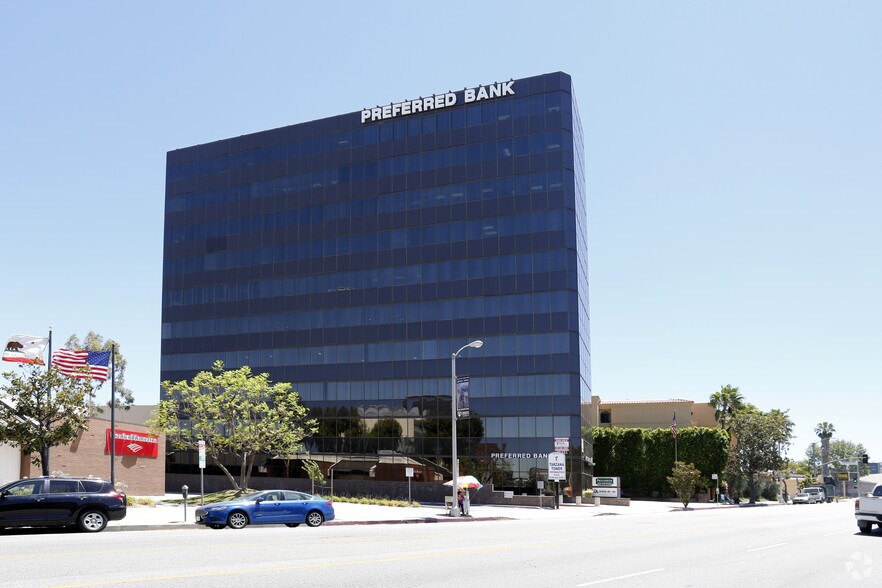 18321 Ventura Blvd, Tarzana, CA à louer - Photo du bâtiment - Image 2 de 16