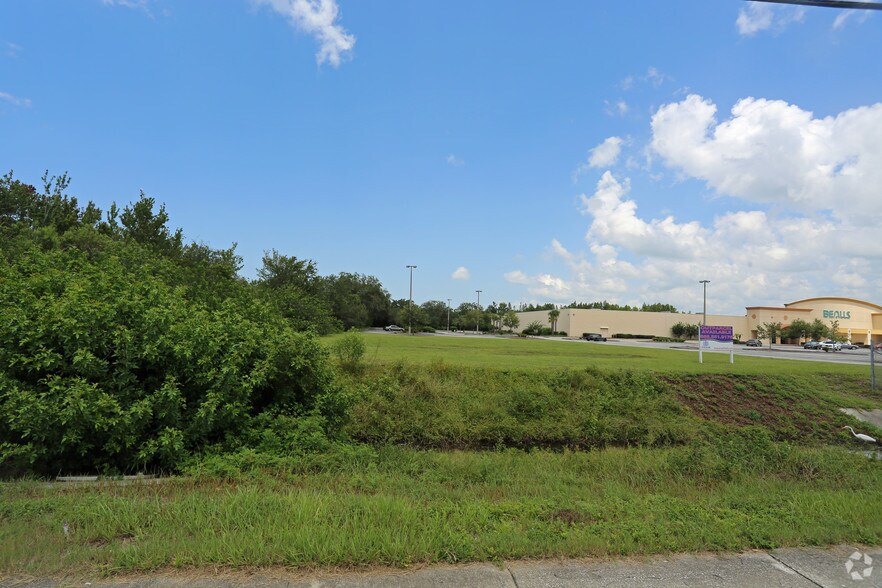 7201 State Road 54, New Port Richey, FL à louer - Photo du bâtiment - Image 1 de 8