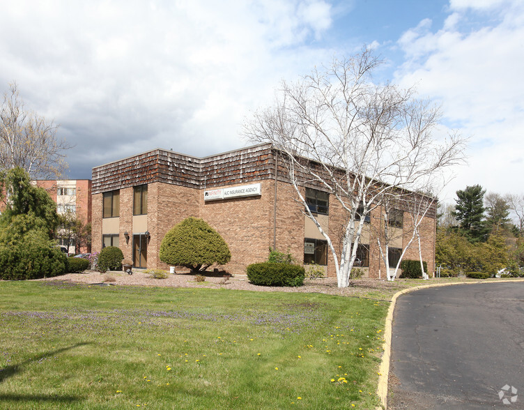 1850 Silas Deane Hwy, Rocky Hill, CT à vendre - Photo principale - Image 1 de 5