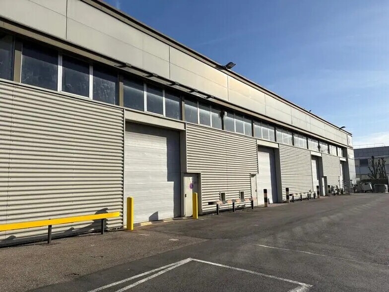 Flex dans Bonneuil-sur-Marne à louer - Photo du bâtiment - Image 2 de 8