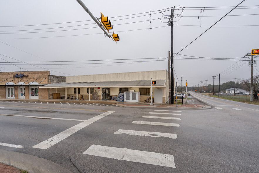 1017 Main St, Liberty Hill, TX à vendre - Photo du bâtiment - Image 1 de 21