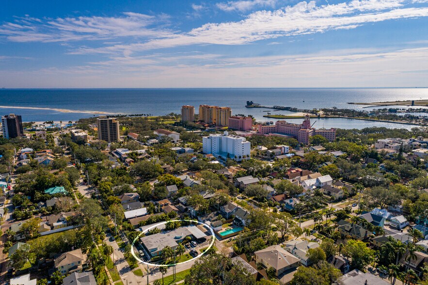 206 9th Ave NE, Saint Petersburg, FL à vendre - Photo du bâtiment - Image 3 de 24