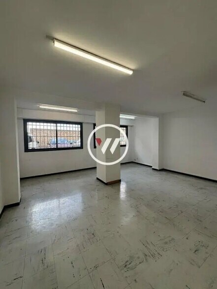 Office in Marseille for lease - Interior Photo - Image 1 of 8