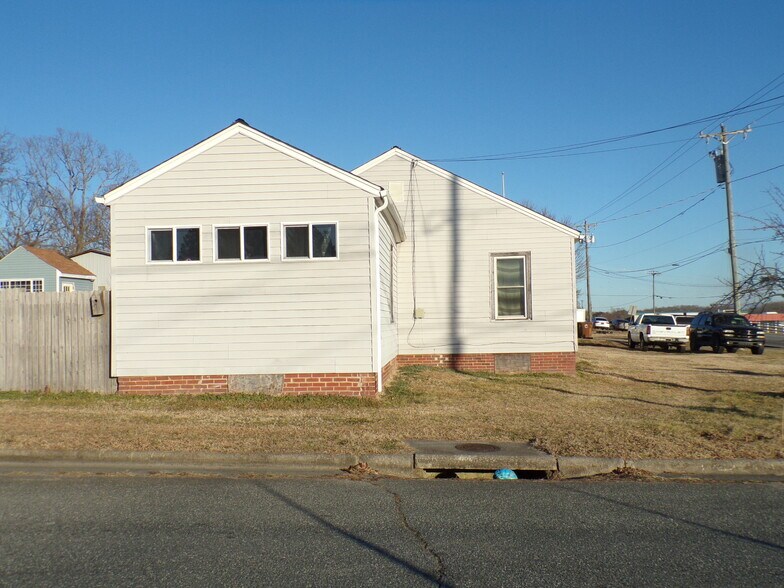 3001 McConnell Rd, Greensboro, NC à vendre - Photo du bâtiment - Image 2 de 2