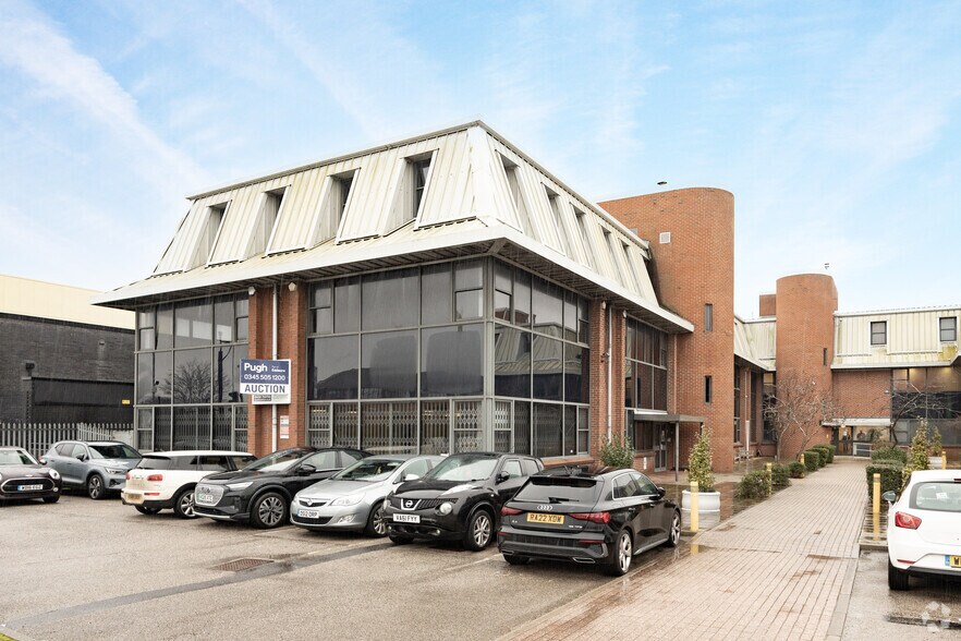 Barnett Way, Gloucester à vendre - Photo du bâtiment - Image 2 de 3
