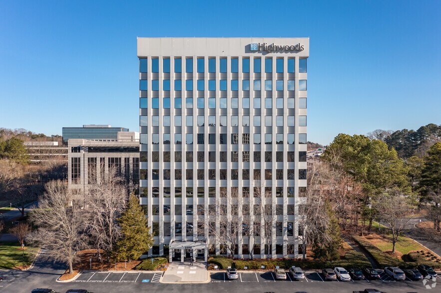 2200 Century Pky NE, Atlanta, GA à louer - Photo du bâtiment - Image 3 de 6