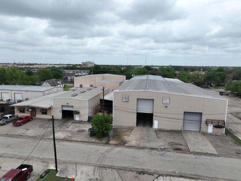 1203 Center St, Pasadena, TX for lease - Building Photo - Image 2 of 4