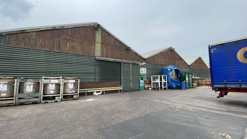 Coleshill Rd, Tamworth à louer - Photo du bâtiment - Image 3 de 5