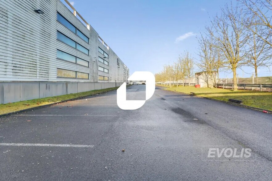 Industriel dans Saint-Michel-sur-Orge à louer - Photo du bâtiment - Image 3 de 15