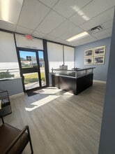 1983 Pga Blvd, Palm Beach Gardens, FL à louer Photo intérieure- Image 2 de 8